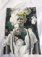 DAVID BOWIE Portrait  Art to Wear T-shirt  on Flowers background PAINTED 3d - QuorArtisticTshirts