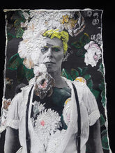 DAVID BOWIE Portrait  Art to Wear T-shirt  on Flowers background PAINTED 3d - QuorArtisticTshirts