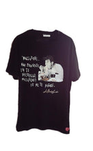 Full view of personalized T-shirt featuring Alberto Sordi eating spaghetti and a famous movie quote