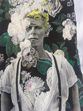 DAVID BOWIE Portrait  Art to Wear T-shirt  on Flowers background PAINTED 3d - QuorArtisticTshirts