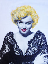 Marilyn Monroe T-shirt  Sexy Icon - QuorArtisticTshirts