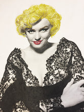 Marilyn Monroe T-shirt  Sexy Icon - QuorArtisticTshirts