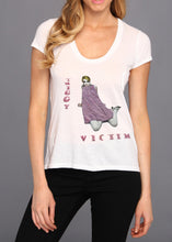 Twiggy Artistic  T-shirt – Icon of Swinging London painted on Tee - QuorArtisticTshirts