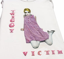 Twiggy Artistic  T-shirt – Icon of Swinging London painted on Tee - QuorArtisticTshirts