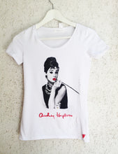AUDREY HEPBURN  PAINTED On Relief  Breakfast at Tiffay's T-shirt - Quortshirts